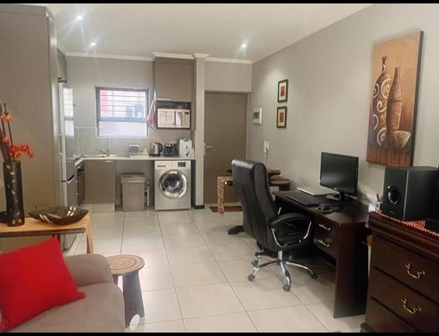 1 BEDROOM APARTMENT FOR SALE IN SUNNINGHILL